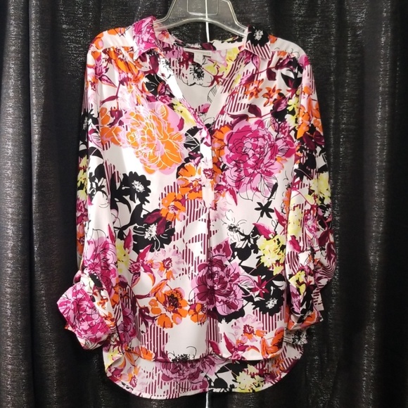 Large women's blouse with floral print - Picture 1 of 4